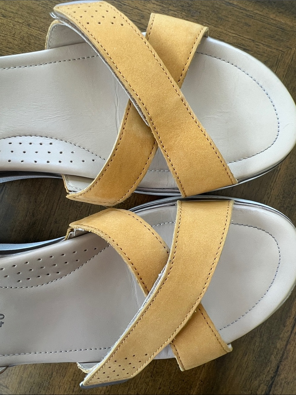Mephisto Women’s Yellow Leather Velcro Sandals 40 = Size 9 - Picture 11 of 12